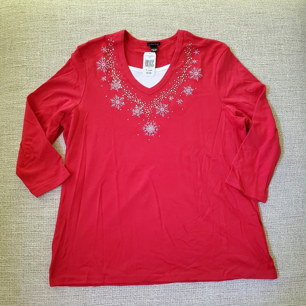 🆕️ Live Laugh Love Snowflake Top